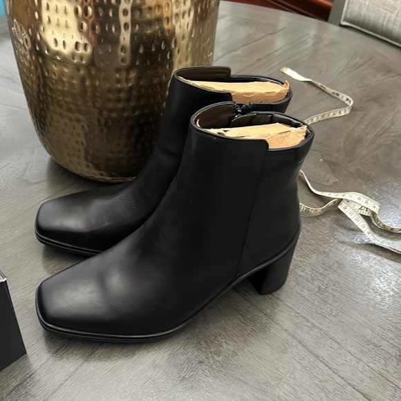 Naturalizer Avery Waterproof Bootie (WIDE) - Picture 4 of 12